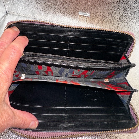 Gorgeous Vivienne Westwood wallet in a crocodile pattern. - Picture 13 of 16